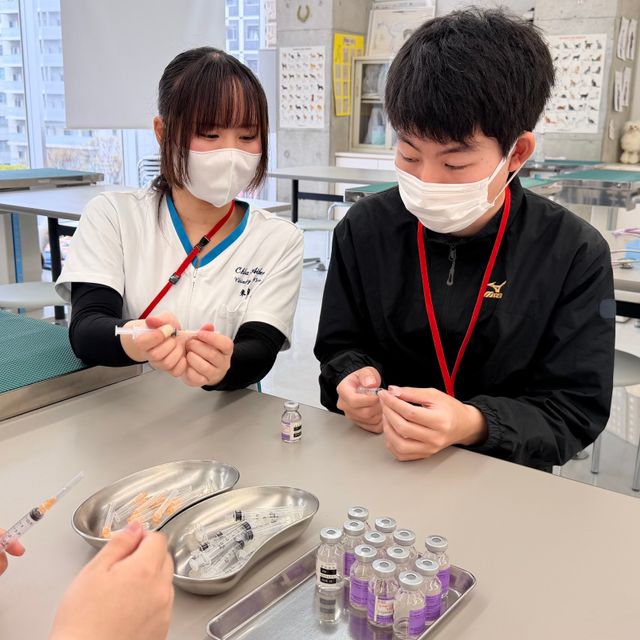 専門学校　ちば愛犬動物フラワー学園 【動物看護】実際の血液を使って「血液検査」を体験！1