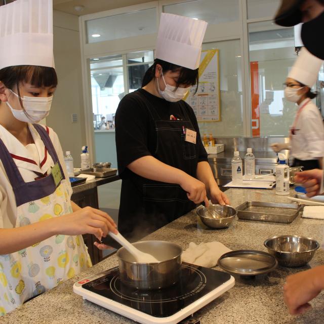 富山調理製菓専門学校 【調理技術科】２/７（土）ボンボンショコラ + ランチフェス4