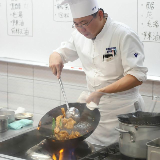新宿調理師専門学校 【プロの技を体験！】自家製チャーシュー炒飯＆春巻き♪2
