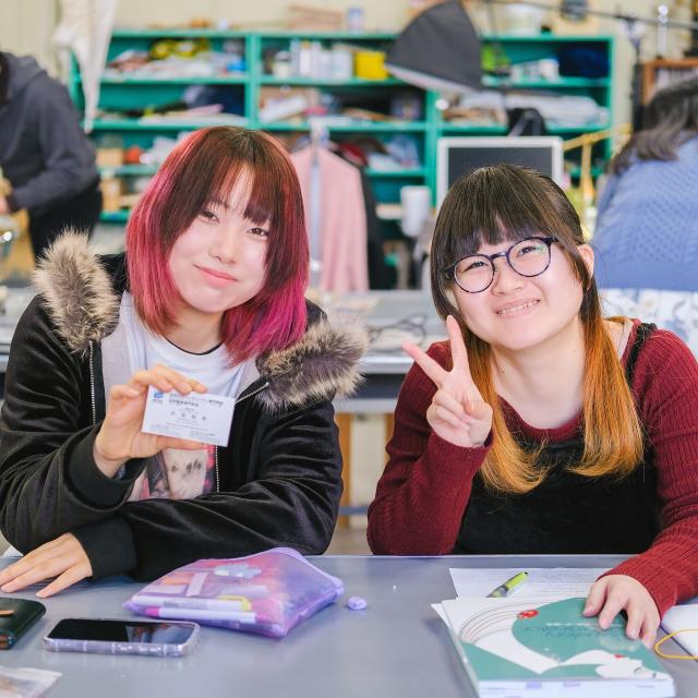 足利デザイン・ビューティ専門学校 クリエイティブデザイン科：缶ミラー／レジンアクセサリー3