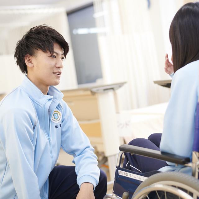 アルファ医療福祉専門学校 【介護福祉学科】最新の福祉用具体験1