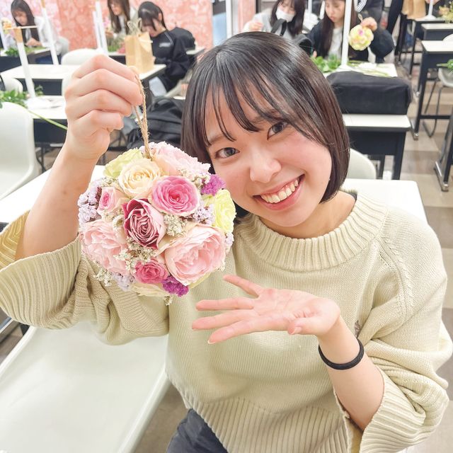 専門学校名古屋ウェディング＆フラワー・ビューティ学院 部屋に飾ろう！お花でフライングボール作り1