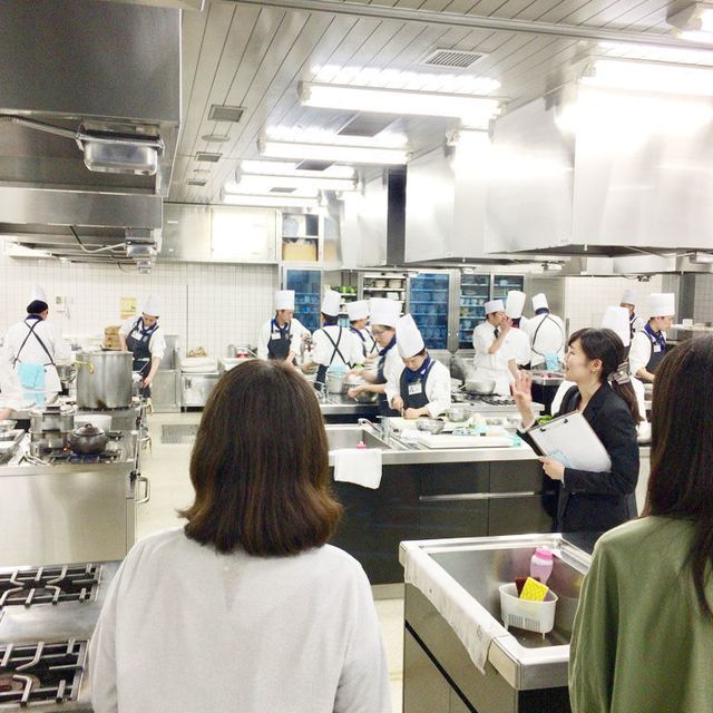 新宿調理師専門学校 【プロの技を体験！】自家製チャーシュー炒飯＆春巻き♪3