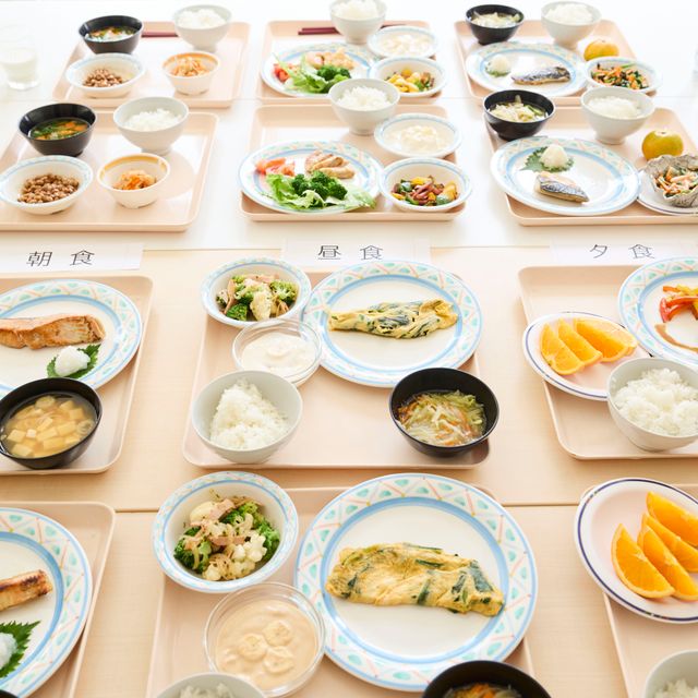 悠久山栄養調理専門学校 【栄養士科】学校給食の『献立』を考えてみよう1