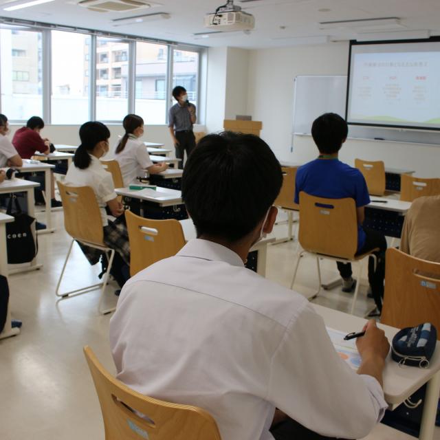 富山リハビリテーション医療福祉大学校 【作業療法科】１２/１３（土）手の装具を作って体感！2