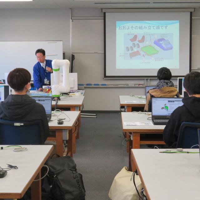 エプソン情報科学専門学校 機械系３次元CADを使って立体データを作成しよう3