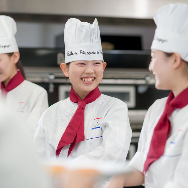 名古屋製菓専門学校 『クリスマスケーキ』名古屋製菓／洋菓子技術マスター科4