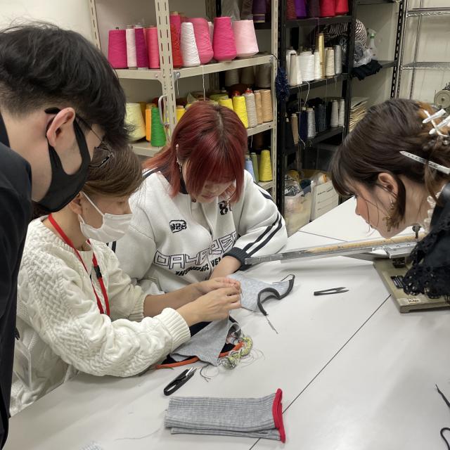 目白ファッション＆アートカレッジ クリエイト！ミシンやニットマシンを使って製作体験♪3