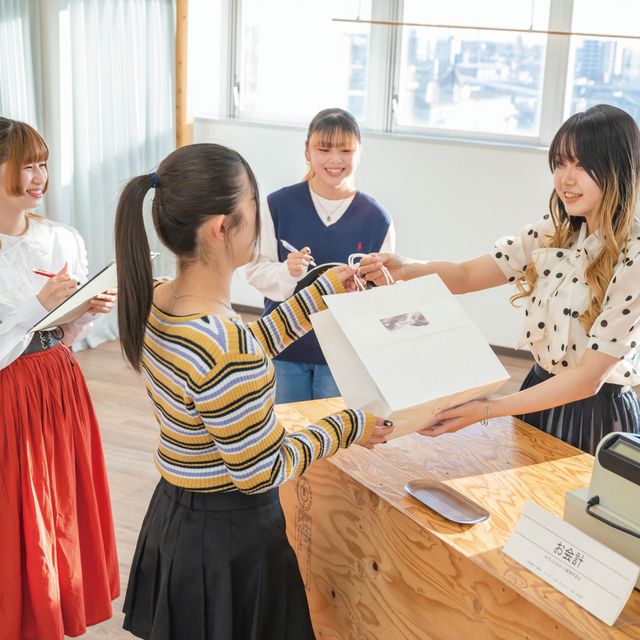 足利デザイン・ビューティ専門学校 ファッションデザイン科：骨格タイプ別！スタイリング体験4