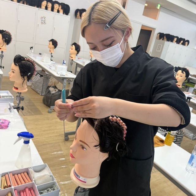 静岡アルス美容専門学校 国家試験課目「ワインディング」＆人気のネイル体験！1
