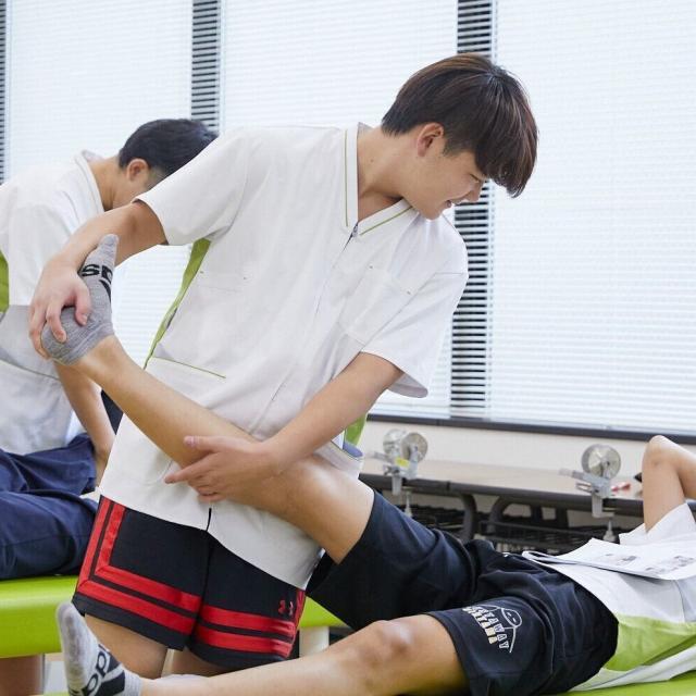 東京呉竹医療専門学校 スポーツ現場で使えるテーピング／柔整師が活躍できるフィールド4