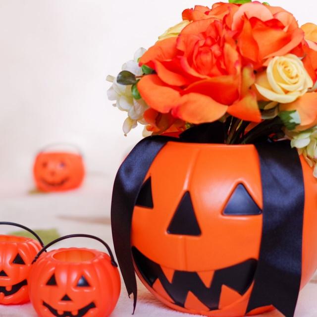 専門学校 東京ビジネス・アカデミー 「ハロウィン」ギフトフラワーアレンジメントを作ってみよう1