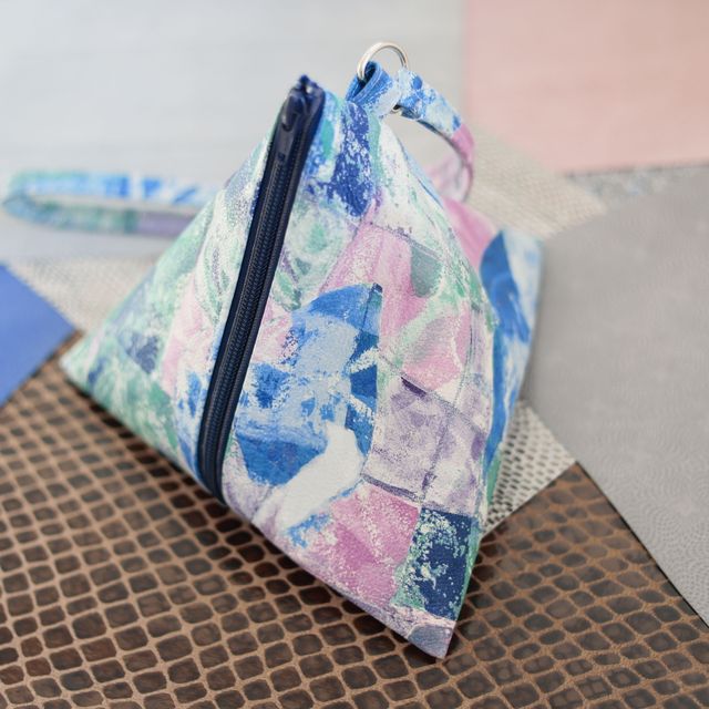 青山ファッションカレッジ 体験授業＆説明会：レザーで作るテトラポーチ2