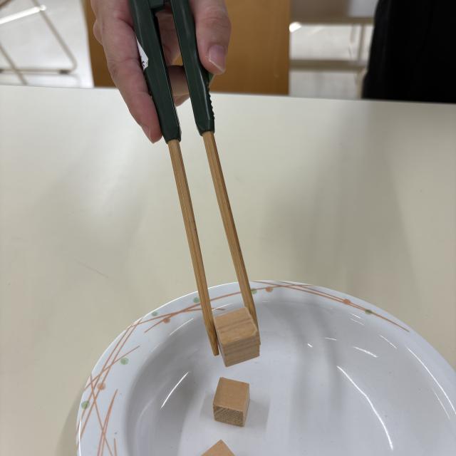 富山リハビリテーション医療福祉大学校 【作業療法科】１１/８（土）身近なアイテムで楽々自助具づくり1