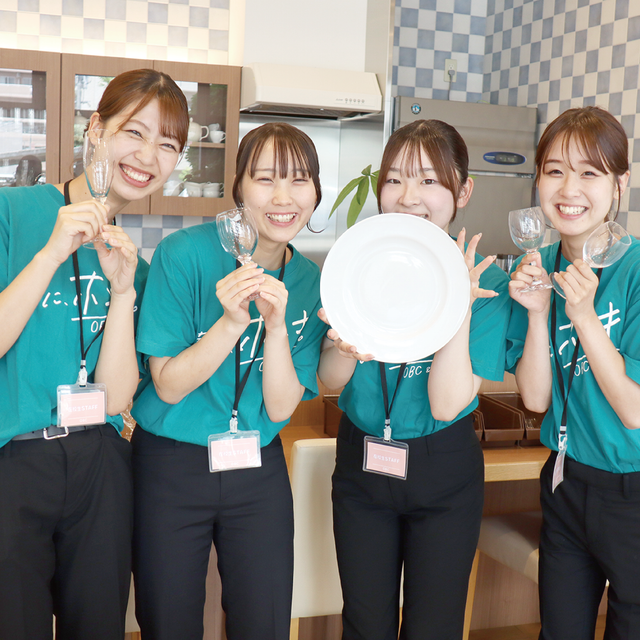 専門学校岡山ビジネスカレッジ ブライダル・コンシェルジュ学科｜テーブルセッティングに挑戦！1