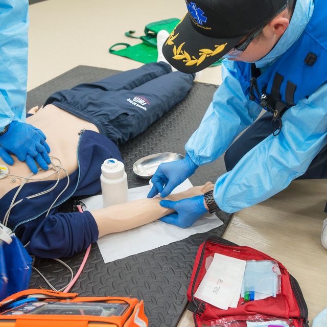 姫路医療専門学校 【救急救命士科】バイタル測定体験1