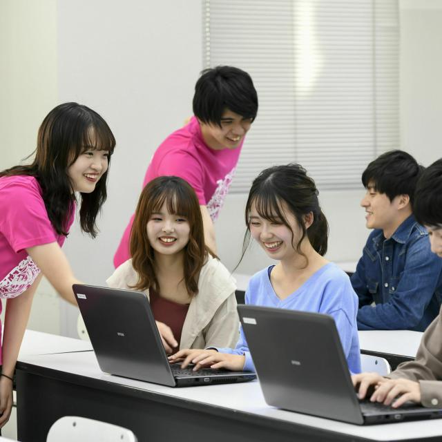 鹿児島情報ビジネス公務員専門学校 【情報システム】プログラミングを体験しよう!1