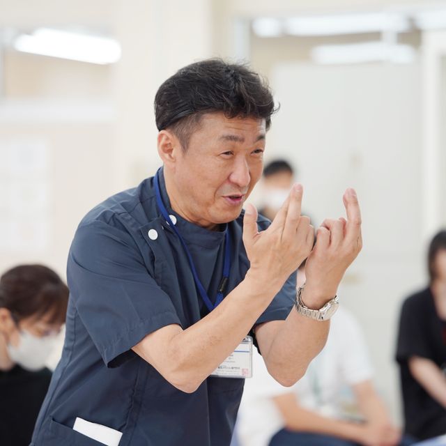 育英メディカル専門学校 【柔道整復学科】 肘関節テーピング【鍼灸学科】視力回復！？2