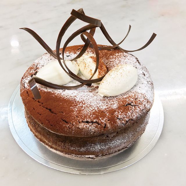 足利製菓専門学校 ガトーショコラ♪ワンホールお持ち帰り！1