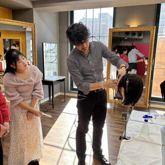 名古屋ビューティー専門学校 美容師さんから学ぶ！！レディースカットに挑戦♪1