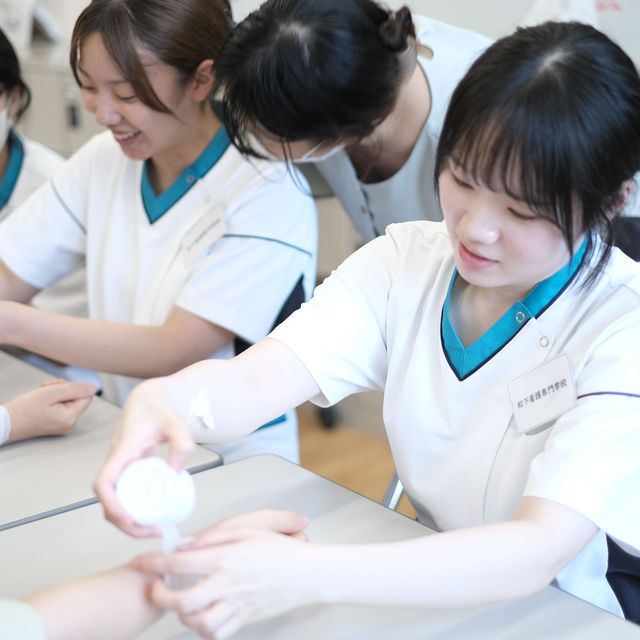 パナソニック健康保険組合立　松下看護専門学校 放課後開催！授業終りの看護学生と一緒にプチ授業体験☆2