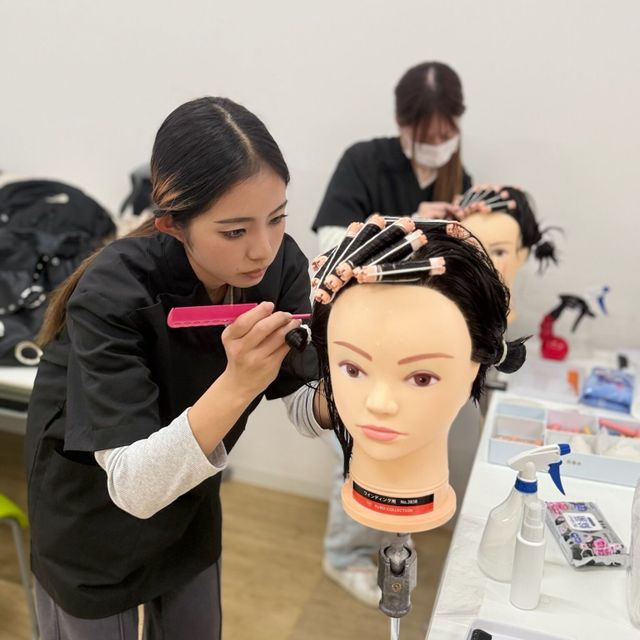 静岡アルス美容専門学校 即戦力教育「カラー」＆ワインディング体験！4