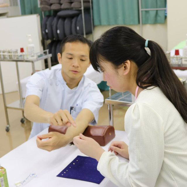 東洋鍼灸専門学校 夜のイベント「ハリに触れてみよう」2