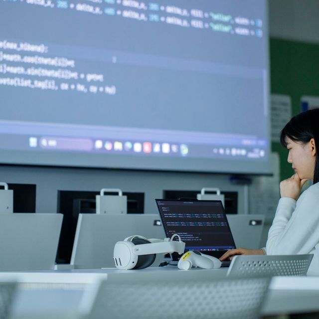 羽衣国際大学 「つくる」を学ぶ！映像・放送・AI・プログラミング体験！4