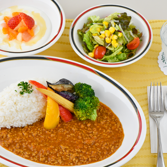 織田調理師専門学校 給食実習「学校給食のカレー」1