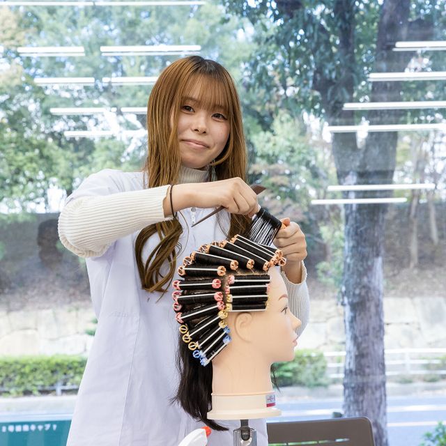 アルファジャパン美容専門学校 毛穴のお掃除、クールパックをしてもらおう、美容技術体験3