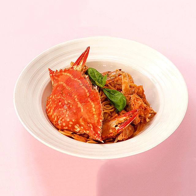 織田調理師専門学校 ワタリガニのトマトクリームパスタ&チョコブラウニー1