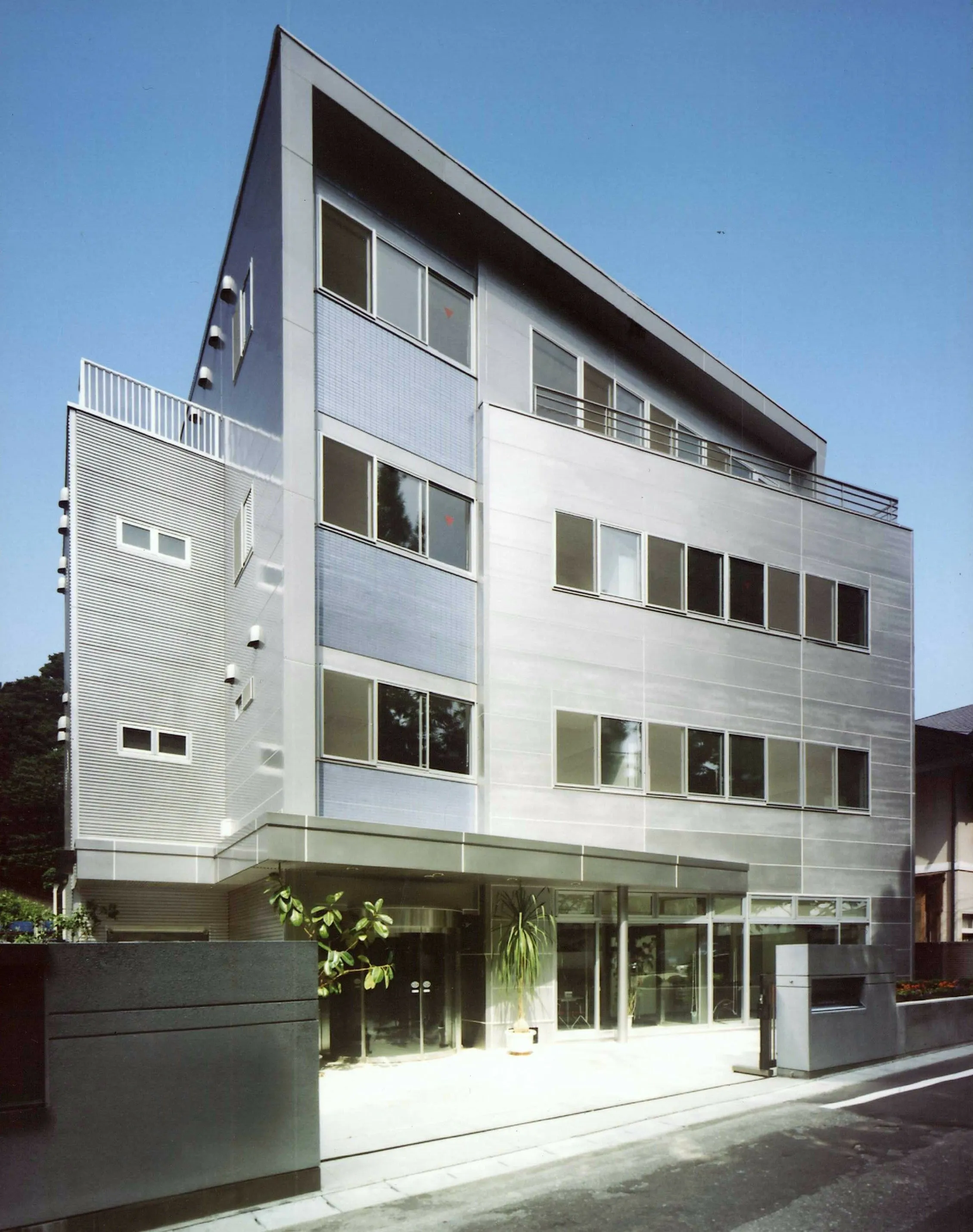 秋田 理容 美容 専門 学校