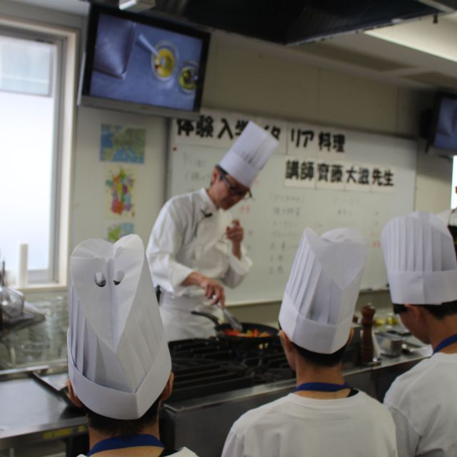 西東京調理師専門学校 8月1日(土) イタリアン チキンのディアボラ風2