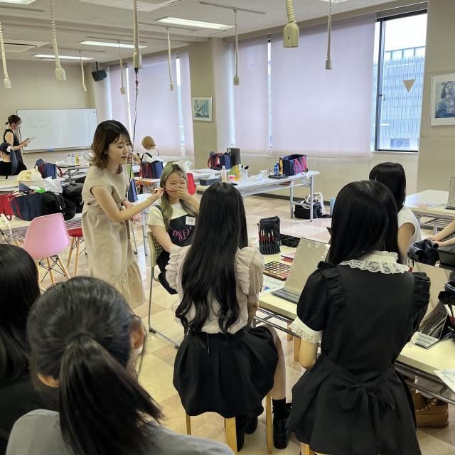 名古屋ビューティー専門学校 ヘアメイク事務所の先生から学ぶ！！ヘアアレンジ♪2