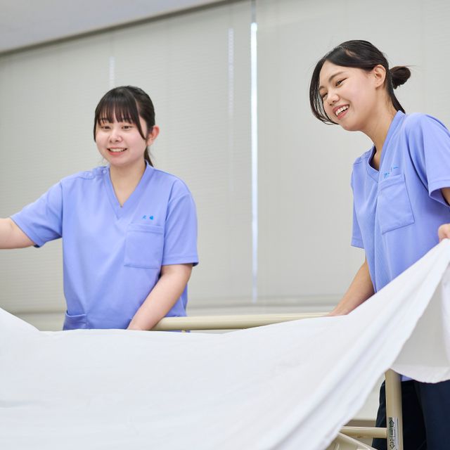 富山リハビリテーション医療福祉大学校 【介護福祉科】１２/１２（土）ベッドメイキングに挑戦1