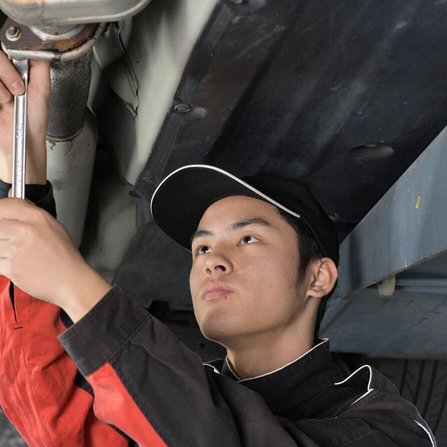 国際テクニカルデザイン・自動車専門学校 【自動車整備】自動車整備はもちろんバイクの整備なども体験2