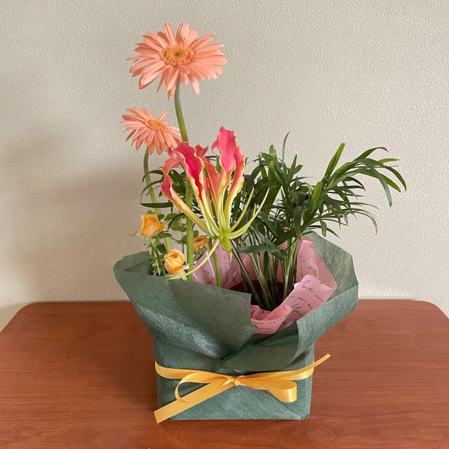 テクノ・ホルティ園芸専門学校 フラワーデザイン実習★観葉植物と生花を使ってアレンジを作ろう1