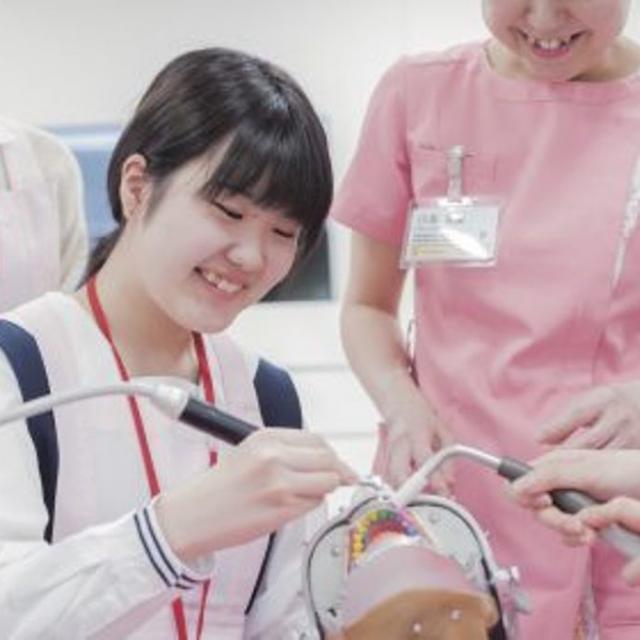 新東京歯科衛生士学校 在校生が教える着色取り体験1