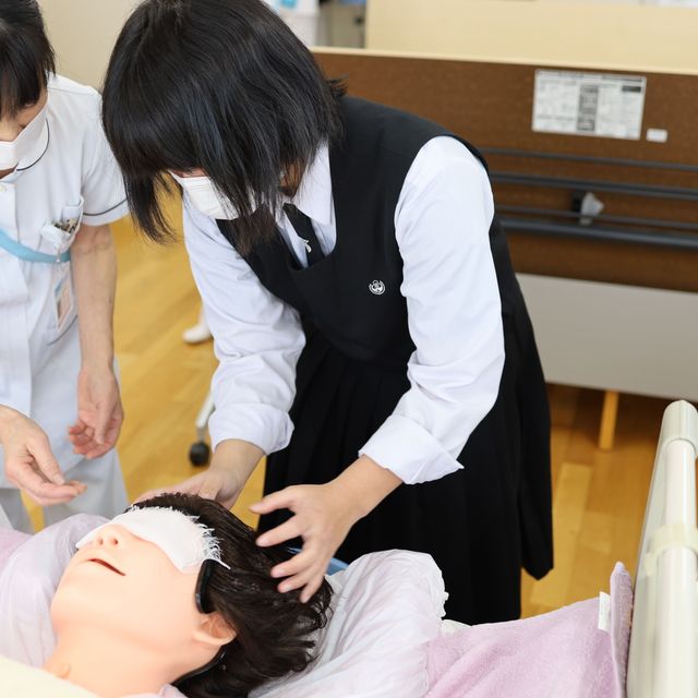 近森病院附属看護学校 未来を支える看護：小さないのちと暮らしに寄りそう2