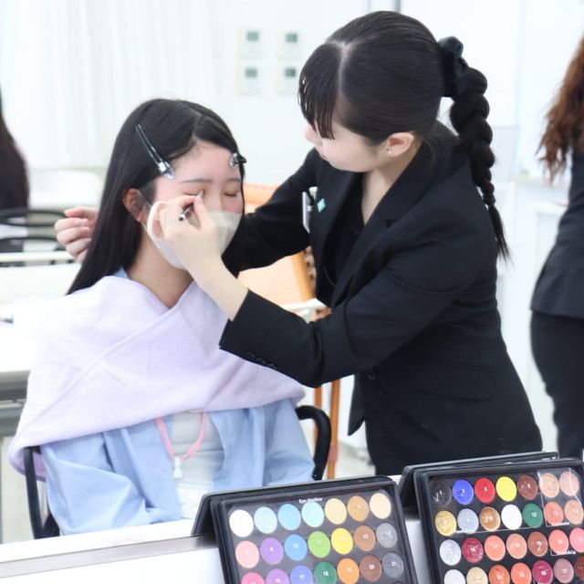 アイ　トータルビューティ専門学校 Xmas先取り♪ヘアメイクサロンOPEN1