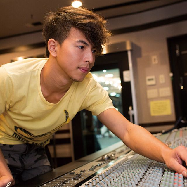 大阪スクールオブミュージック専門学校 レコーディングエンジニア＆ミキシング体験1