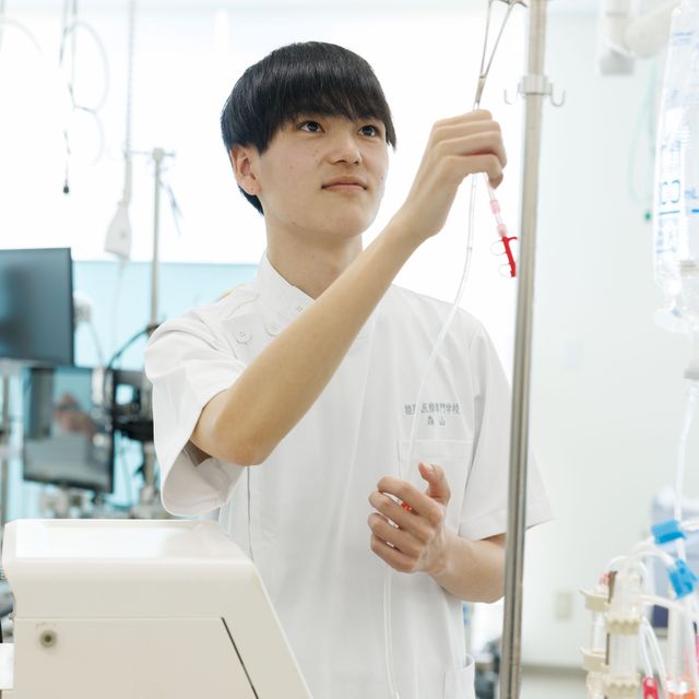 姫路医療専門学校 【臨床工学技士科】点滴体験をしてみよう1