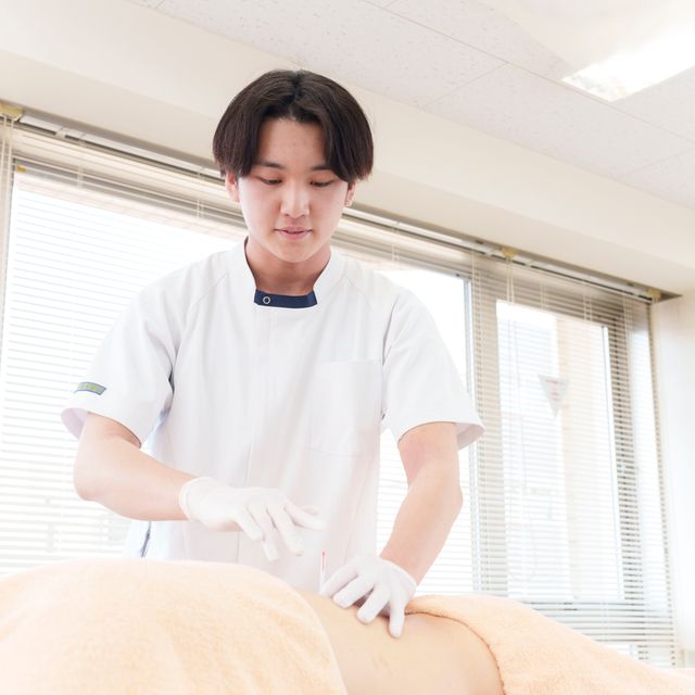 横浜呉竹医療専門学校 【鍼灸(ﾏｯｻｰｼﾞ)科】鍼・灸はどんな風に練習するの？1