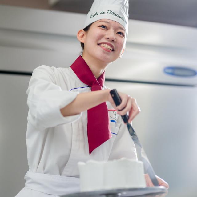 名古屋製菓専門学校 『苺たっぷりショート』名古屋製菓／洋菓子技術マスター科3