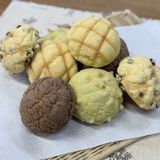 【パン】外カリッ中フワッメロンパン３種の詳細