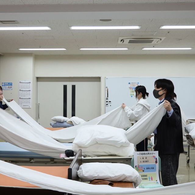 湘南医療福祉専門学校 【第2部介護福祉科】プロのベットメイキングを体験しよう！1