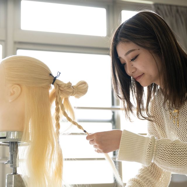 東京マックス美容専門学校 ヘアアレンジ体験1