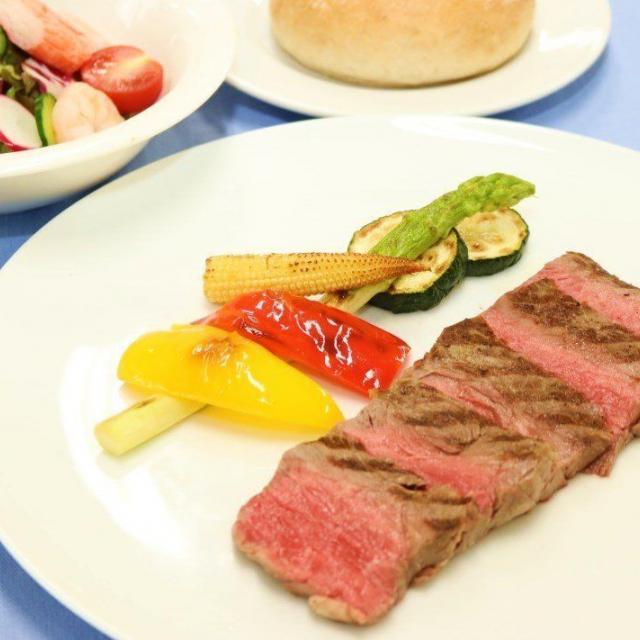 福岡調理師専門学校 【西洋料理】牛ロース肉のタリアータ~焼き野菜添え~1