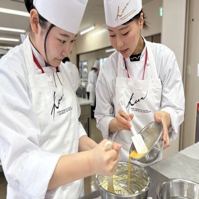 光塩学園調理製菓専門学校 【スイーツ】『くまちゃんクッキーシュー』に挑戦！2