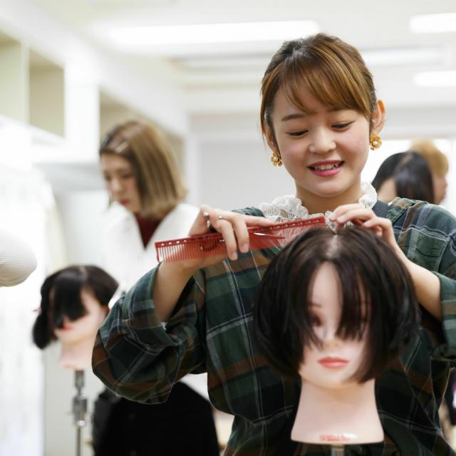 大阪ベルェベル美容専門学校 初参加でも分かって楽しい!~毎回変わる4つの体験~1